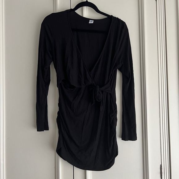 Old Navy Cross Over Maternity Top. Size L - Picture 1 of 3